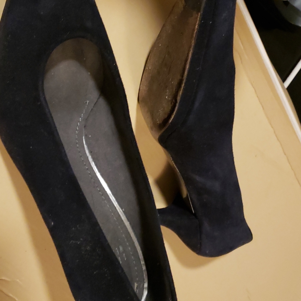 Stuart Weitzman - Picture 2 of 4